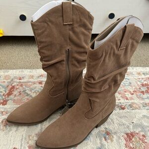 NIB Target Universal Thread boots